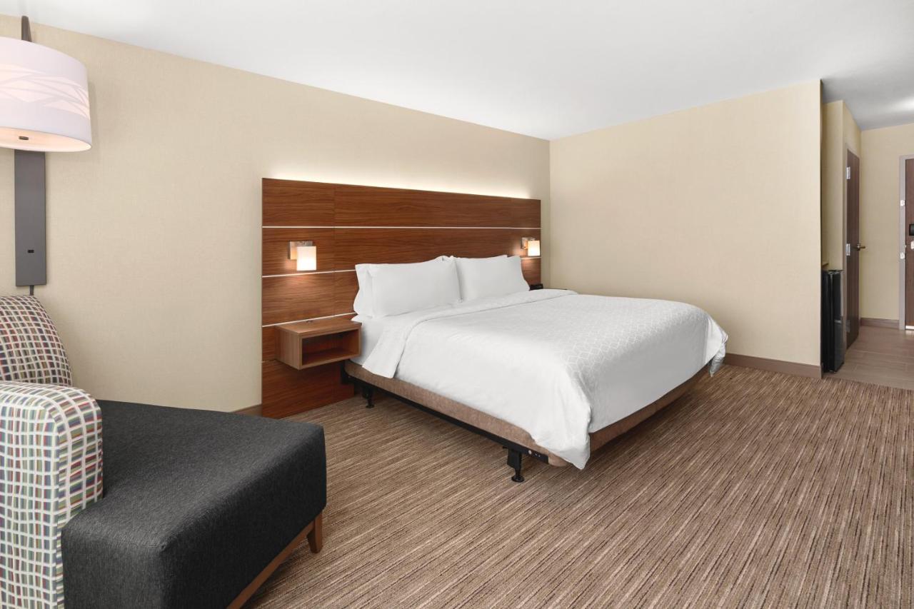 Holiday Inn Express & Suites - Suisun City By Ihg Экстерьер фото