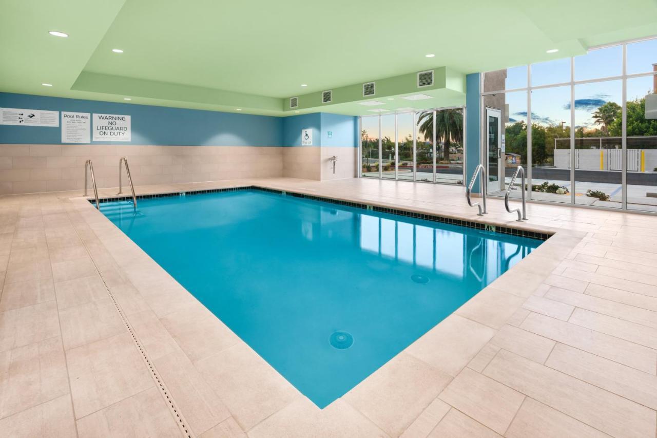 Holiday Inn Express & Suites - Suisun City By Ihg Экстерьер фото