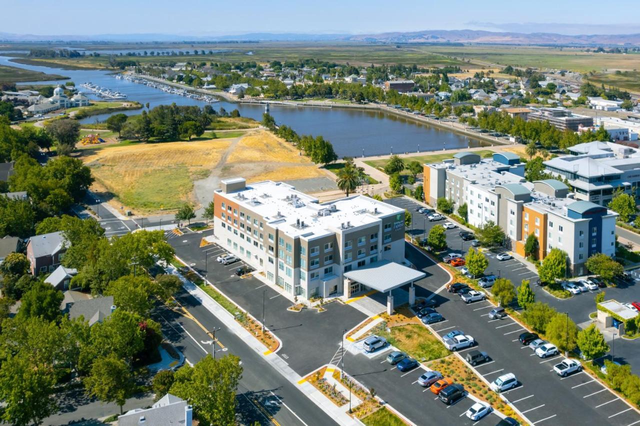 Holiday Inn Express & Suites - Suisun City By Ihg Экстерьер фото