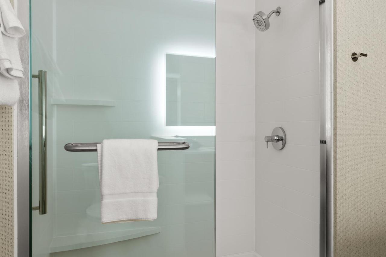 Holiday Inn Express & Suites - Suisun City By Ihg Экстерьер фото