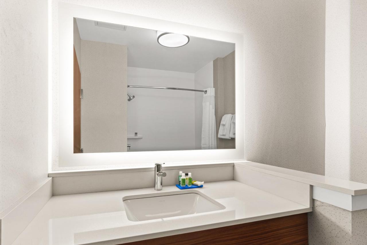 Holiday Inn Express & Suites - Suisun City By Ihg Экстерьер фото